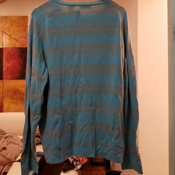 sweater - Picture 2 of 4